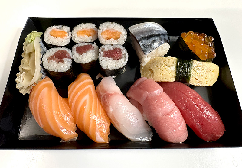 Nigiri set wide view